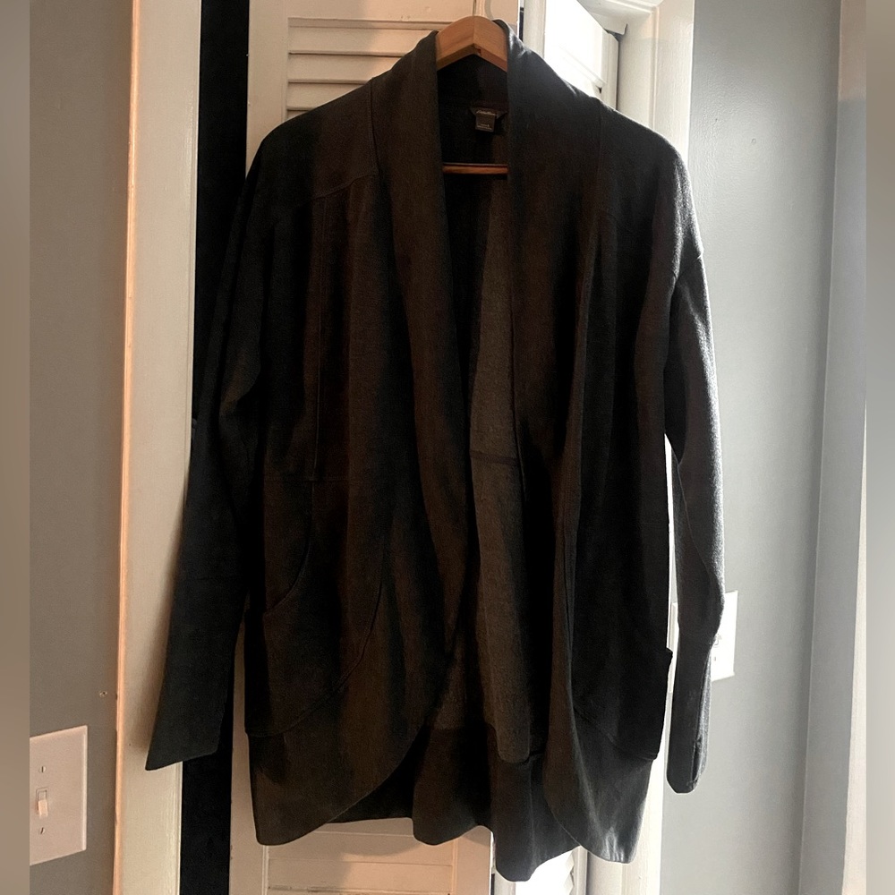 Eddie Bauer Open Front Lounge Top, L